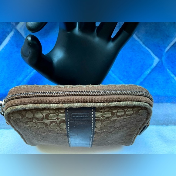 Coach CC Logo Pouch - Picture 3 of 8